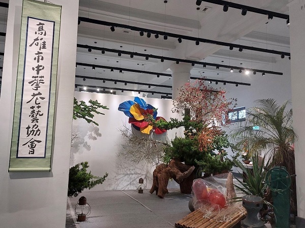高雄市中華花藝協會與港務公司共同舉辦112年「大港豐華」插花藝術展1
