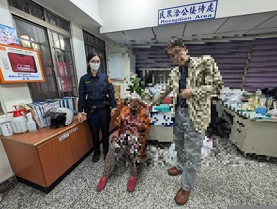 9旬老婦迷途 小港警協助返家