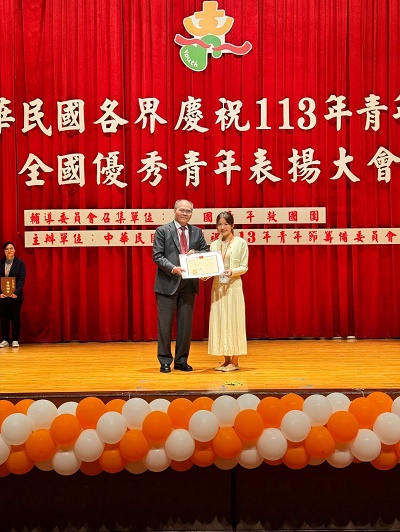 國際調飲神手郭植伶代表高雄市獲頒113年全國社會優秀青年2