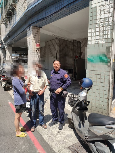失智長者外出迷途，警積極護送返家