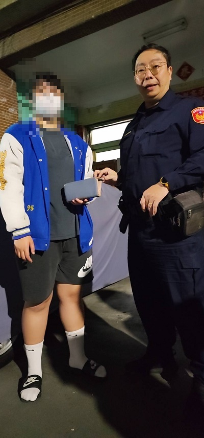 學生遺落錢包不知情，警主動前往辦理發還