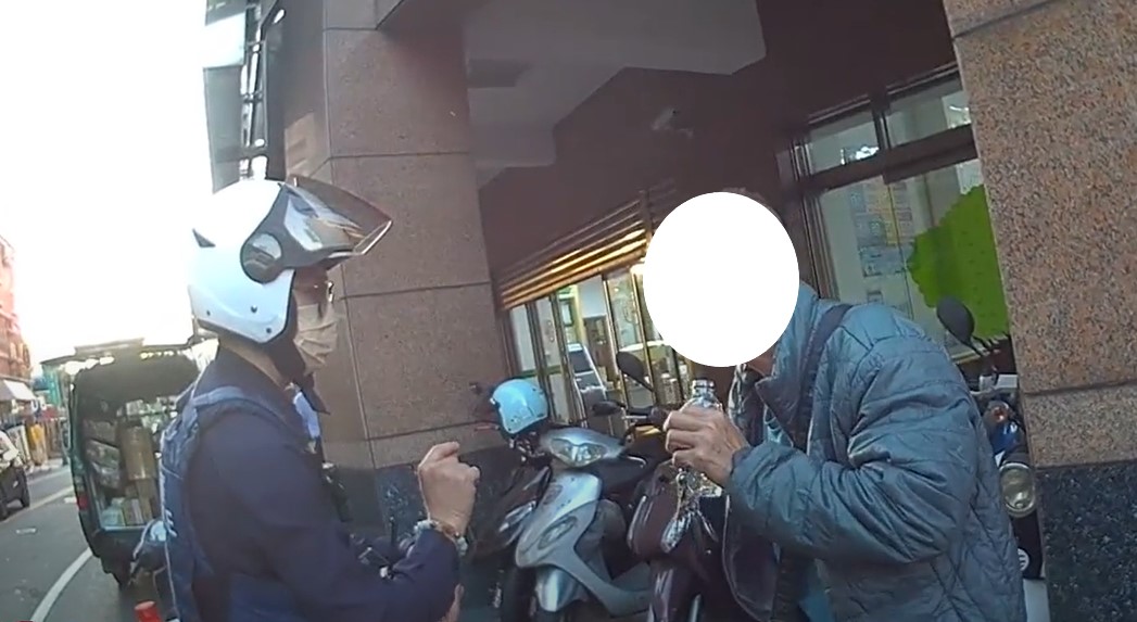 敗給一瓶米酒頭，公托育中心前酒駕遭扣車