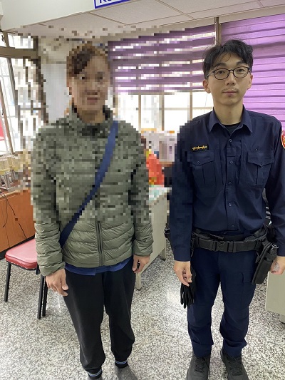 民眾領錢後金融卡未取走 小港警協助順利歸還卡片