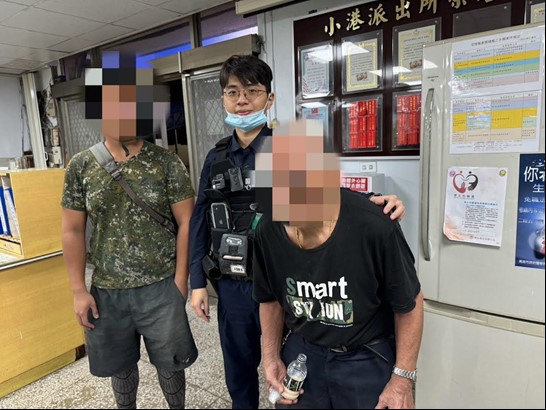 老翁原地打圈找不到家，警方查詢系統確認身分協助返家