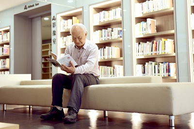 詩人吳晟重返母校與學弟妹暢談《南風青春》1