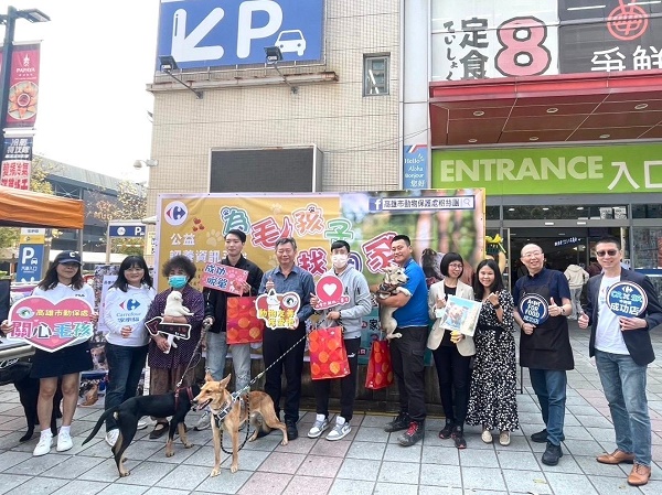 高雄動保處攜手家樂福舉辦毛小孩認養會 首度推行貓咪認養，讓毛孩子找到「家」快樂幸福認養開跑1