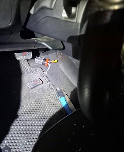 男持長鋸揮舞撞警車逃逸 員警大膽使用槍械 一小時逮捕歸案 2