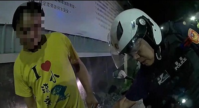 警盤查搜出毒品注射針筒 男辯稱：褲子不是我的！