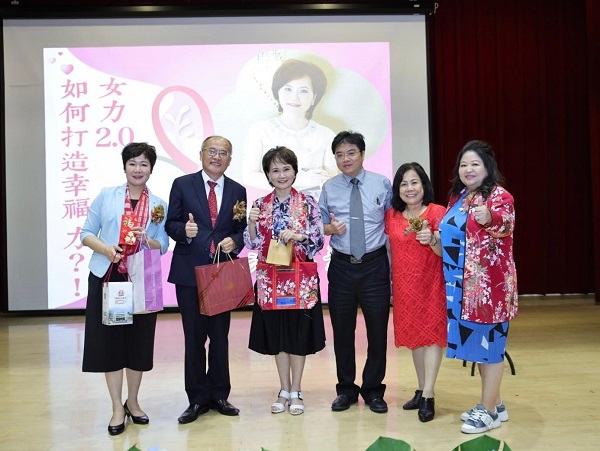 雄女傑出校友沈春華回母校演講「女力2.0―如何打造幸福力？！」1
