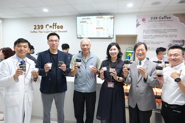 「239培力咖啡館」小港醫院二樓開幕 翻世界造大同 集眾人之力 打造全世代照護