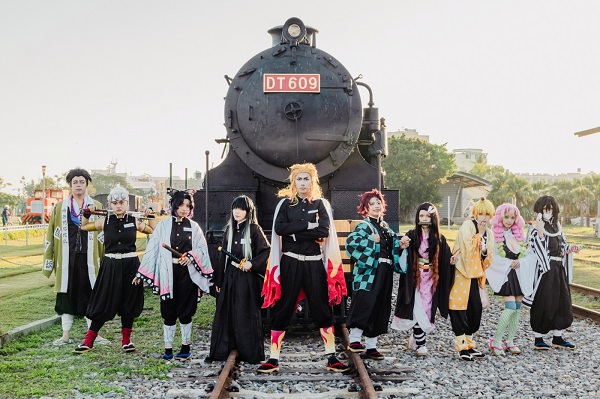南部最大動漫盛事「駁二動漫祭」本週末登場，哈瑪星號成最佳場景，歡迎動漫角色扮演者搭乘列車1