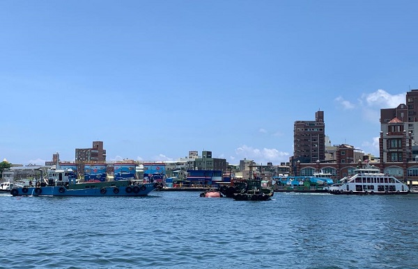 旗后漁港海面有浮屍 家屬指認確定為「忠正7號」工作船翻覆案落海楊民1