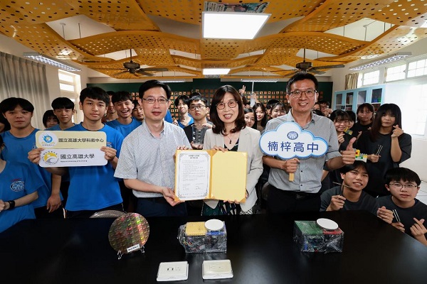 物理現象連結半導體製程 高雄大學副教授余進忠 攜手楠梓高中打造實作課程、實驗室1