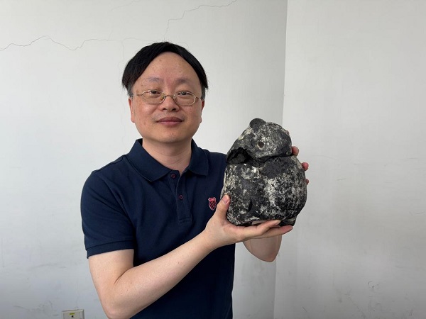高雄大學生命科學系副教授鄭竣亦 三度發現「龍涎香」 獨步「核磁共振光譜」檢測技術 確認真品1