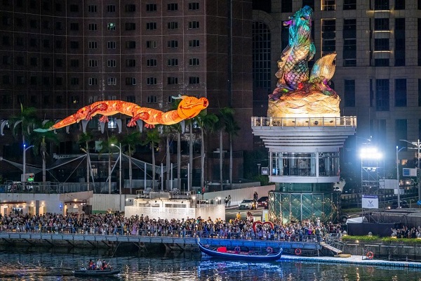 高雄龍舟嘉年華陸海空三龍齊聚 端午愛河畔越夜越熱鬧1