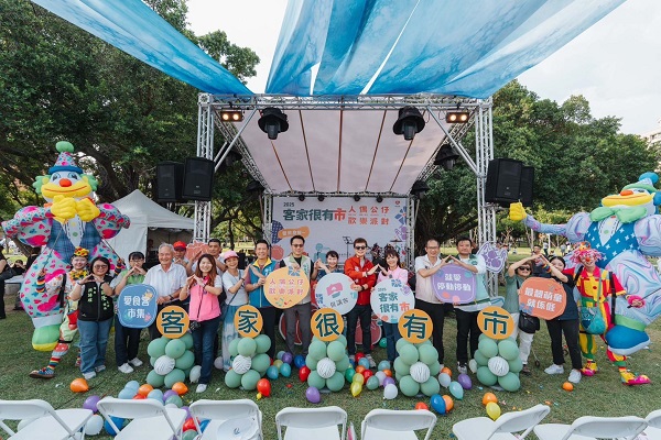 人偶公仔IP「巨」星登場大東公園 2025客家很有市越夜越閃亮 1