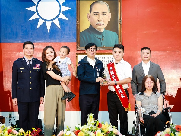 出席警察節慶祝大會 陳其邁肯定治安表現 以基層警察同仁為榮1