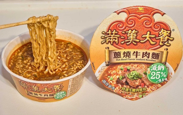 家樂福公布2025上半年國內與進口熱銷前十大泡麵雙排行榜2
