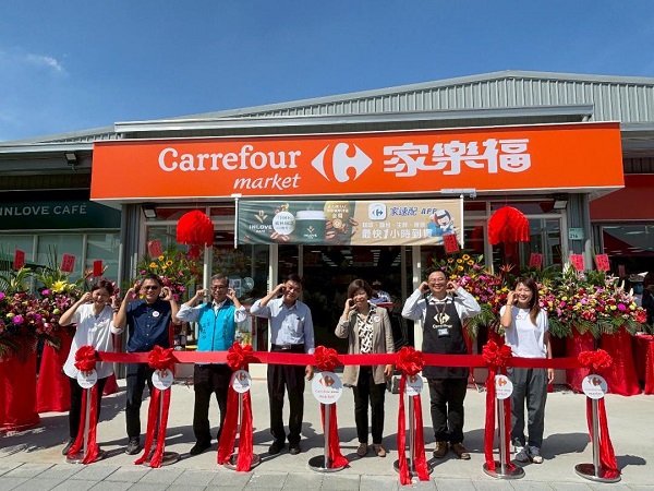 家樂福插旗屏東潮州 光春店全新複合式概念享熱食即點代做 現煮咖啡1