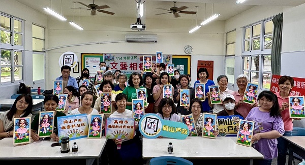 岡山戶政打造文藝創作日 新住民家庭齊聚手作相框 用雙手感知．擁抱新生活1