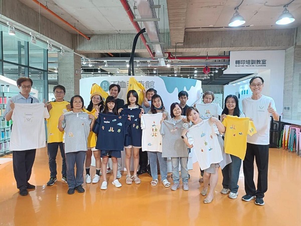 高雄旅傳協參訪T恤手造館 體驗專屬手作樂趣5