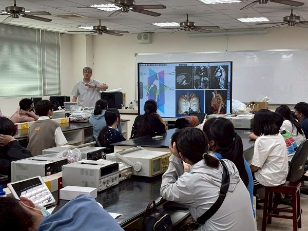 AI×醫療×創意 義守大學主題探索營隊 引領未來多元學習1
