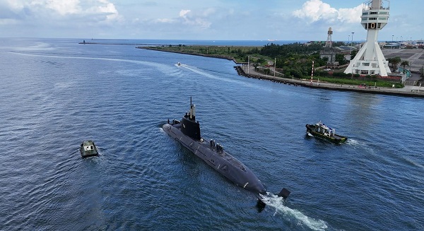 「海鯤軍艦」完成第三次浮航海試1