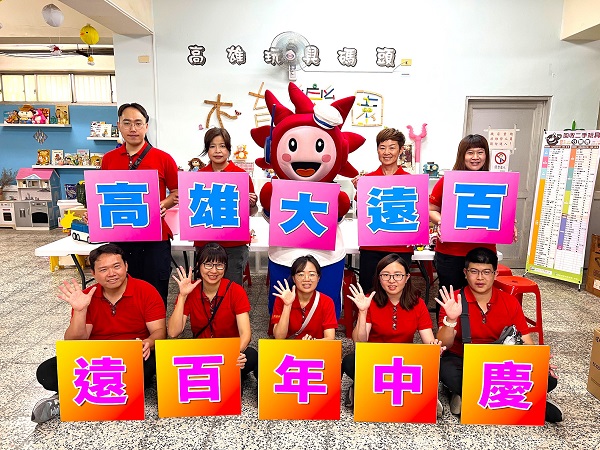 高雄大遠百辦年中慶 搶攻暑假商機 祭超狂回饋達14% 員工化身志工 齊心整理二手玩具送愛到偏鄉1