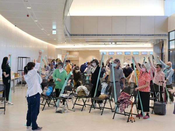 Hold住衰弱高齡者「肌」動力 高醫岡山醫院引進智能復健機器人當推手 1