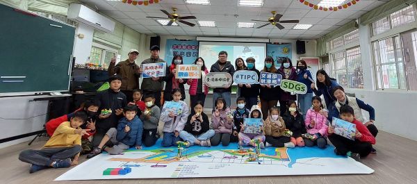 送AI到花蓮 臺灣港埠協會、交通部航港局及高雄港務分公司助 原鄉學童用科技玩出藝術新想像1