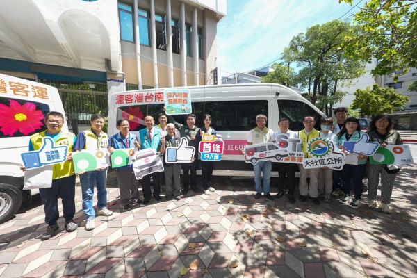 9人小巴進社區！ 高雄紅60區間公車啟航，通勤轉乘更便利1