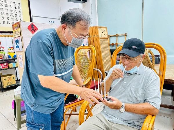 屏東縣檢驗中心走入社區 邀民眾體驗聞臭及簡易水質檢測1