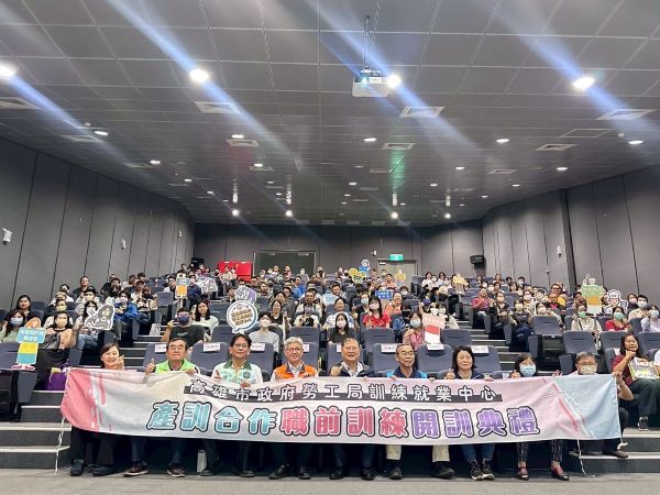 產訓合作創新機 高市職訓班學長姊期勉接棒新鮮人1