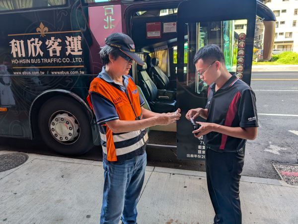高雄市區監理所督導建國路客運站 連續假期疏運安全整備1