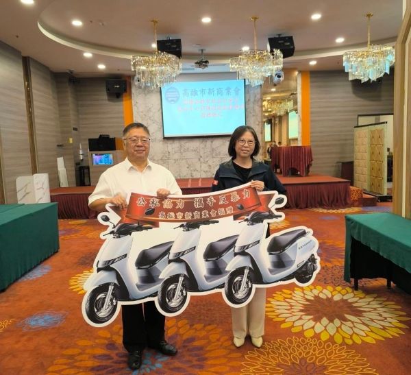 高雄市新商業會捐贈電動機車 支持保護性社工奔走前線1