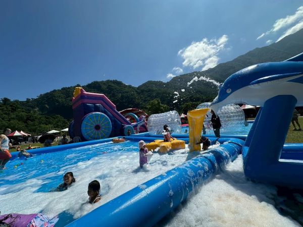 號召水勇士嗨翻山谷水樂園 免費泡湯玩水 免費接駁遊部落 中秋主題烤肉趴 剝柚子大賽拚獎金1