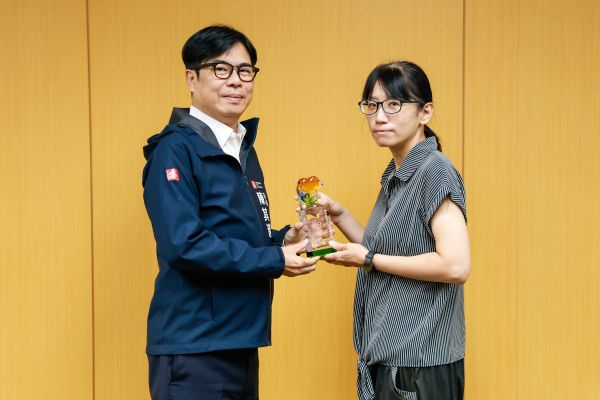 高雄市孝行獎 孝行楷模 蔡如涓 榮獲表揚1