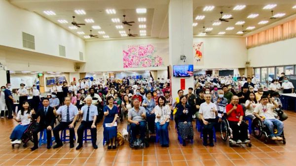 愛的灌溉，希望萌芽：2025年慈濟高雄新芽獎學金695位學子勇敢飛翔1