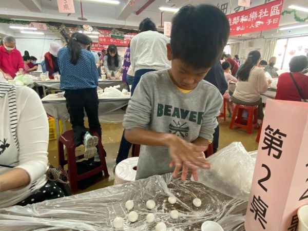 冬至到 呷甜呷健康 人安睦鄰 百人搓湯圓1