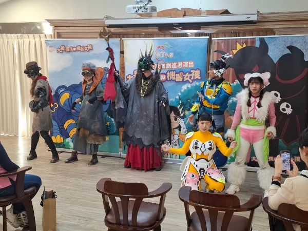 蘋果劇團《大象男孩與機器女孩》2025全台巡演最終站高雄記者會登場4米戰象、巨人魔王震撼曝光6