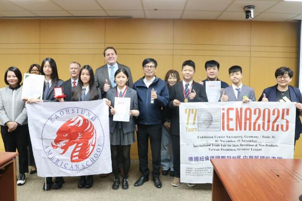 高雄學子勇奪德國iENA國際發明展2金牌，市長陳其邁市政會議公開嘉勉1