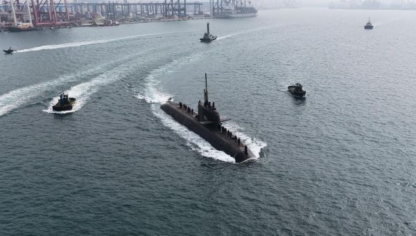 「海鯤軍艦」執行潛航前置海上三項測試順利完成