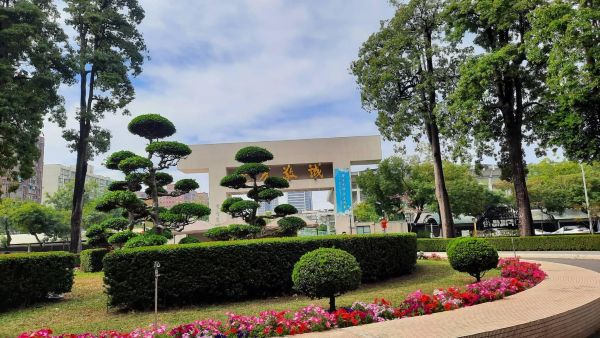 大學學測首日 高雄一考區考生及家長滿意考場及休息室規劃1