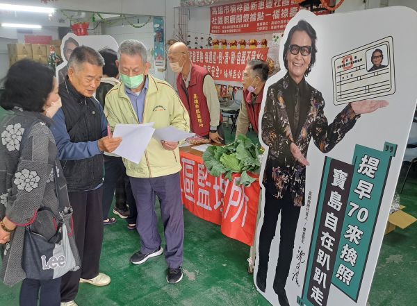 搶救農民 惠豐里發放免費高麗菜 高雄市區監理所同步宣導交通安全1