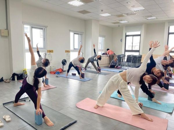 深化東高雄在地學習能量 勞工大學「全方位伸展瑜珈」旗山班正式開課1