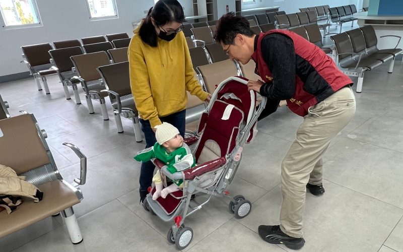 監理機關貼心提供嬰兒車服務1