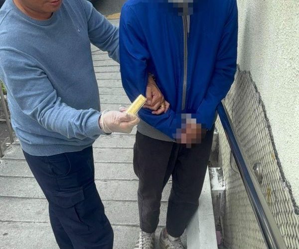 搶劫二人組 真會演 警起獲贓物1條黃金1