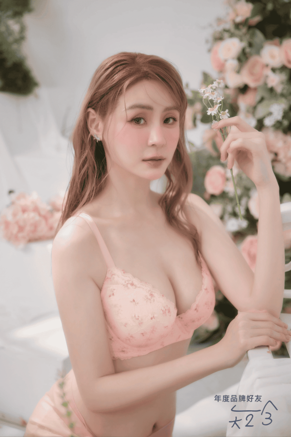 EASY SHOP 攜手短今 續寫春夏篇章 浪漫動感能量 綻放童話美胸5