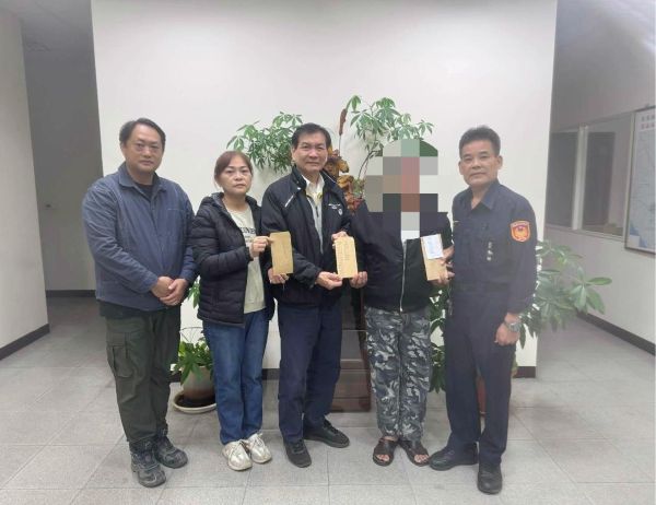 肝癌翁辭世留下多病家眷 枋警號召愛心解燃眉