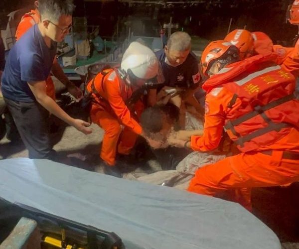 蚵子寮夜落水驚魂 海巡火速前往救援1